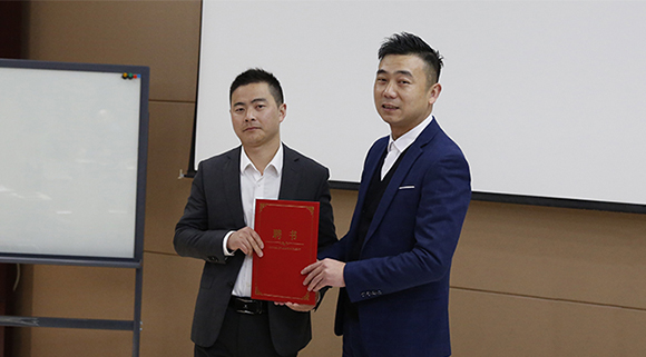 頭條！總經(jīng)理親自頒發(fā)聘書，科恩電器商學(xué)院迎來新校長(zhǎng)！